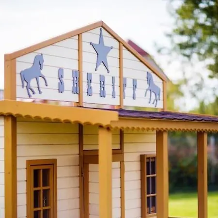 3-person With Balcony