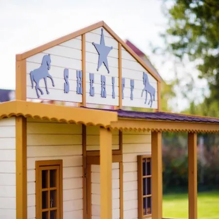 3-person With Balcony